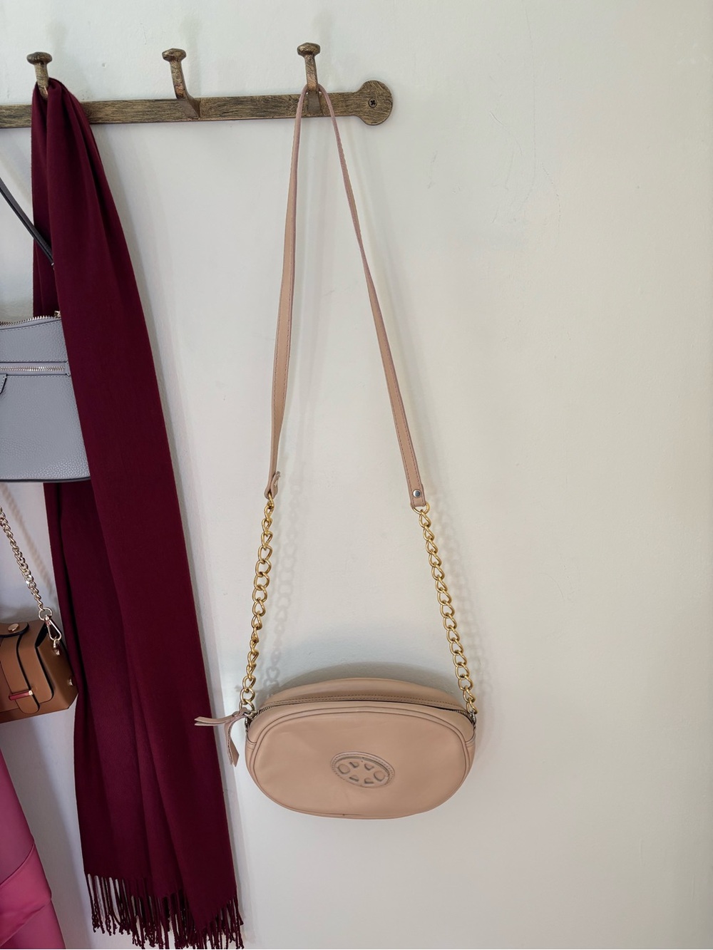 Tuset & Riera Bosses Cream Leather Gold Chain Crossbody Bag